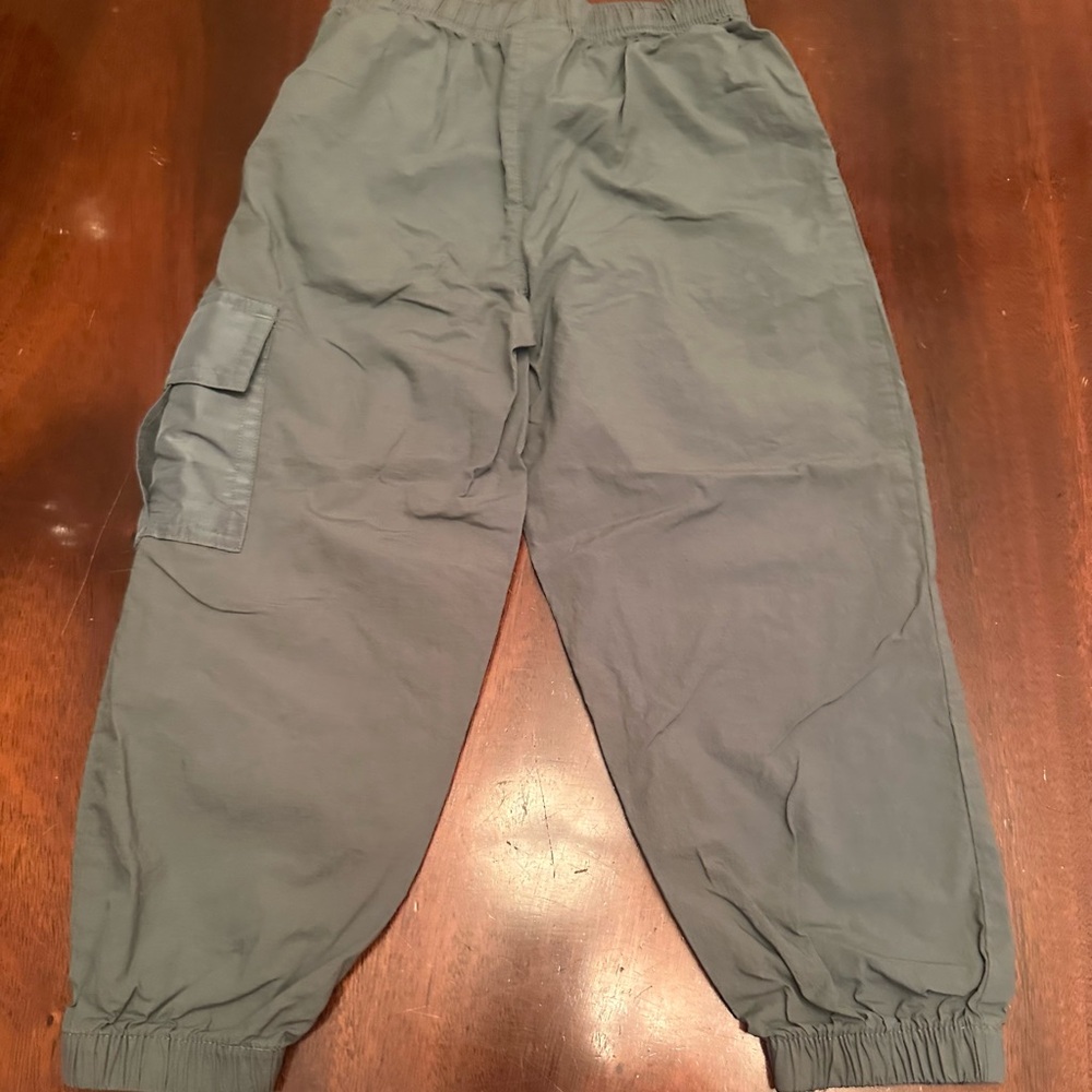 Boys size 5/6 Tommy Bahama 100% cotton khaki green light weight jogger w/pockets - Picture 2 of 5